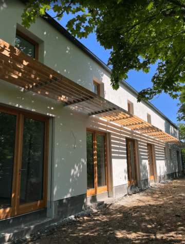 Děti ve školce v Černicích trénují hod balonkem.