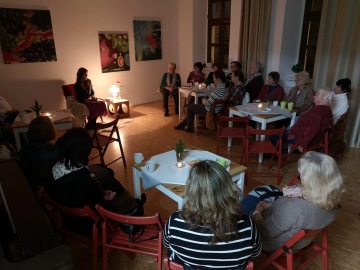 Cvičení s dětmi a velkými míči.