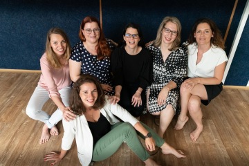 Zakladatelky Spolku ŽIVO Dana Lukášová, Kateřina Hiclová a Olga Mourková s týmem.